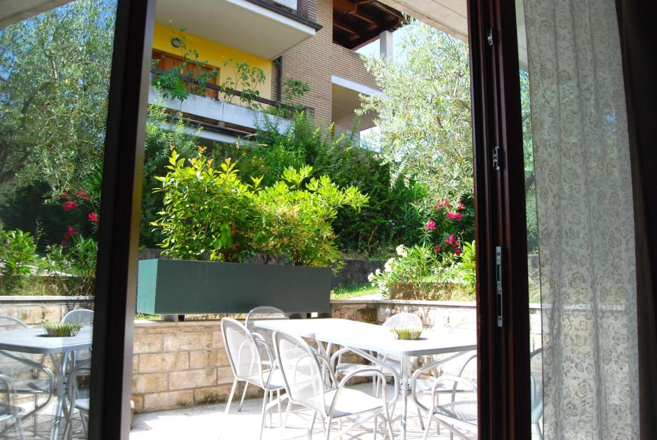 Case Vacanza Le Vele Desenzano del Garda Bagian luar foto