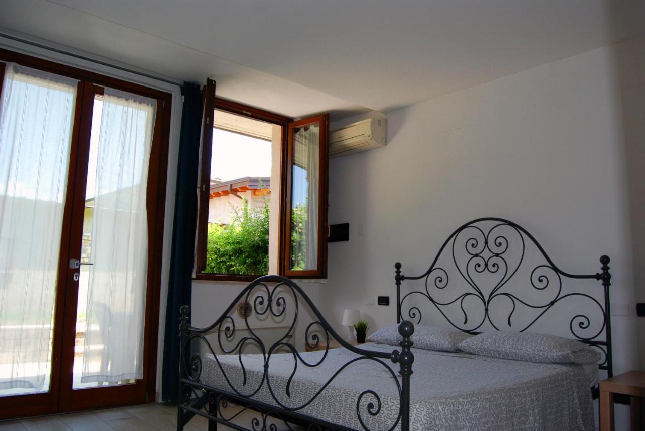 Case Vacanza Le Vele Desenzano del Garda Bagian luar foto