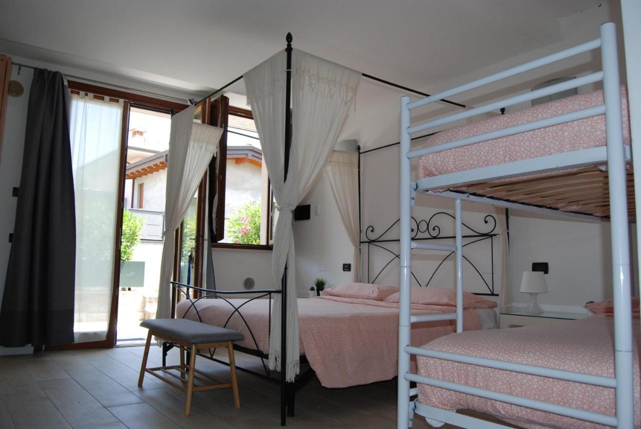 Case Vacanza Le Vele Desenzano del Garda Bagian luar foto