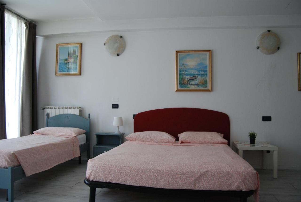 Case Vacanza Le Vele Desenzano del Garda Bagian luar foto