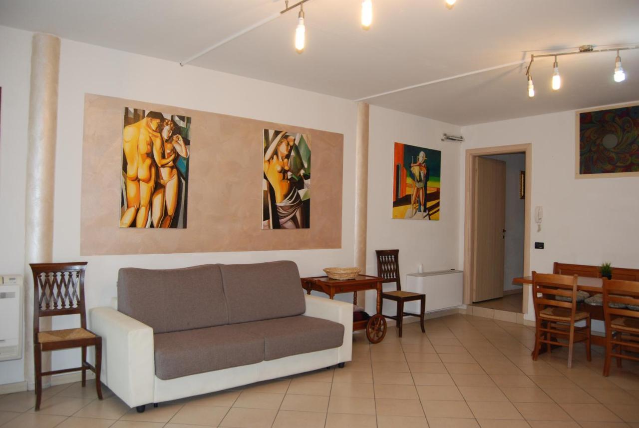 Case Vacanza Le Vele Desenzano del Garda Bagian luar foto