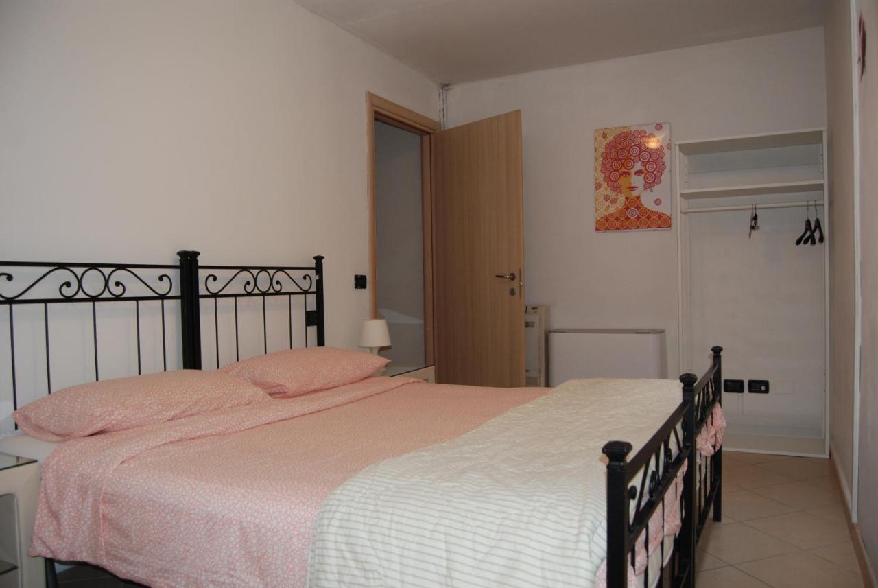 Case Vacanza Le Vele Desenzano del Garda Bagian luar foto