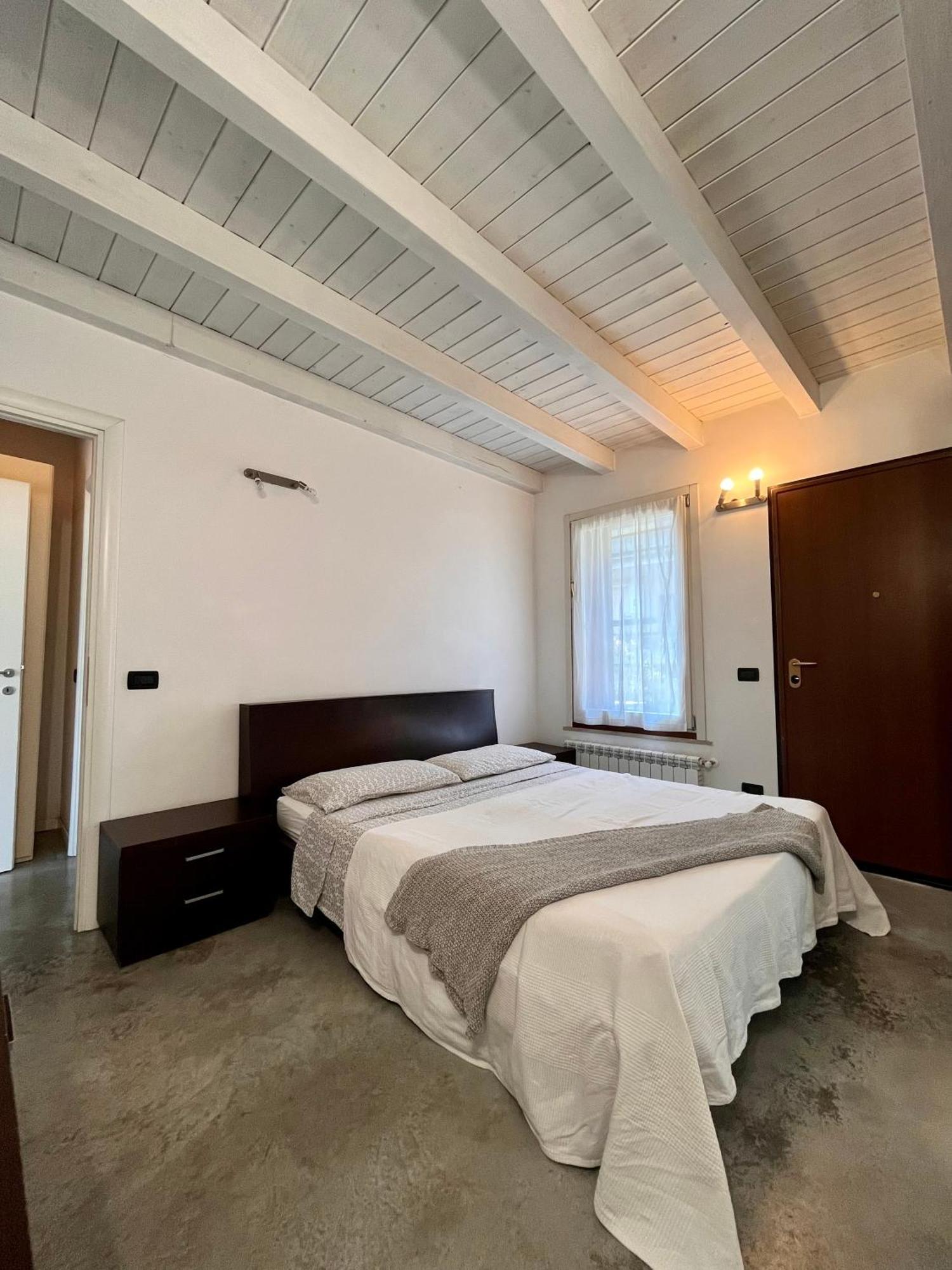 Case Vacanza Le Vele Desenzano del Garda Bagian luar foto