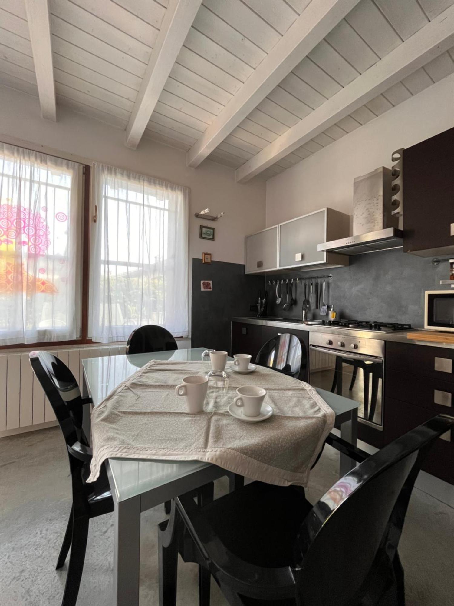 Case Vacanza Le Vele Desenzano del Garda Bagian luar foto