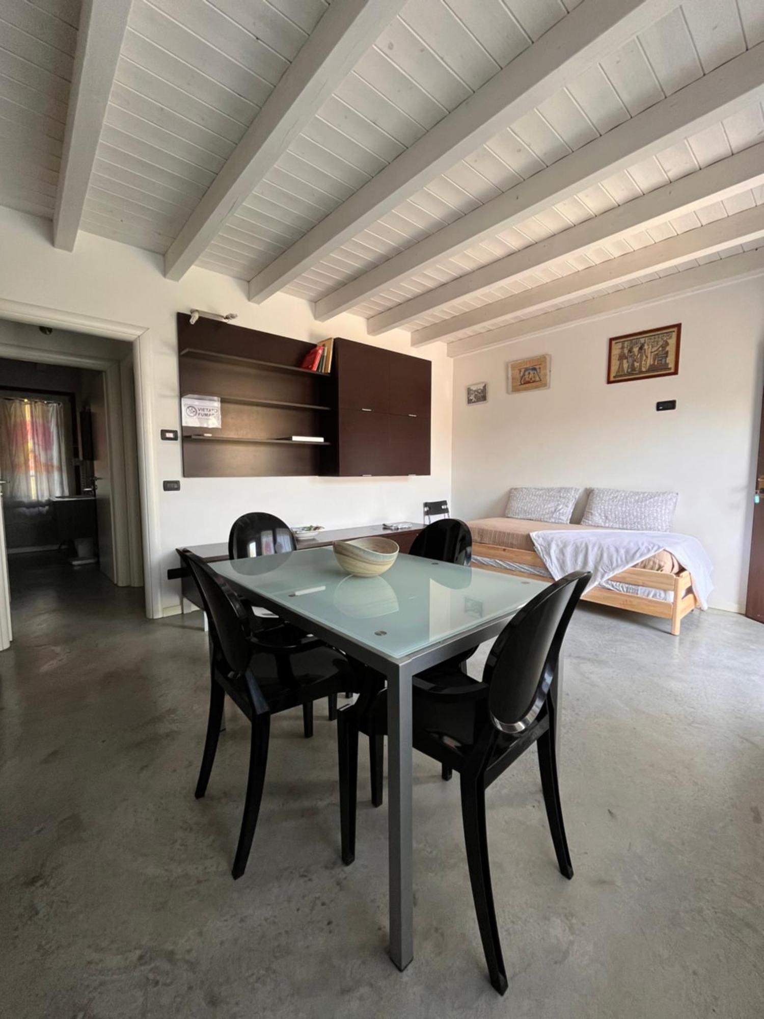 Case Vacanza Le Vele Desenzano del Garda Bagian luar foto