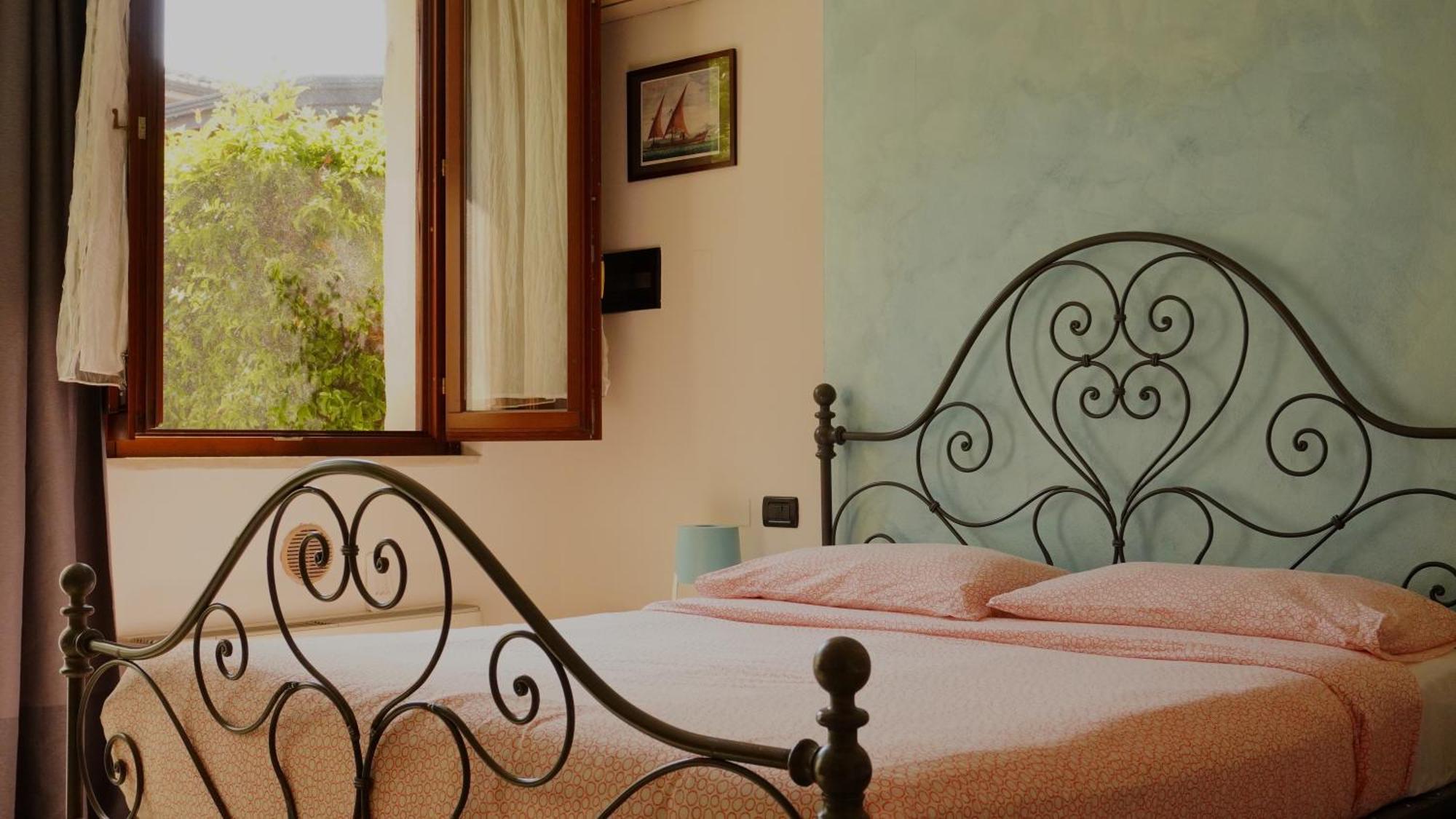 Case Vacanza Le Vele Desenzano del Garda Bagian luar foto